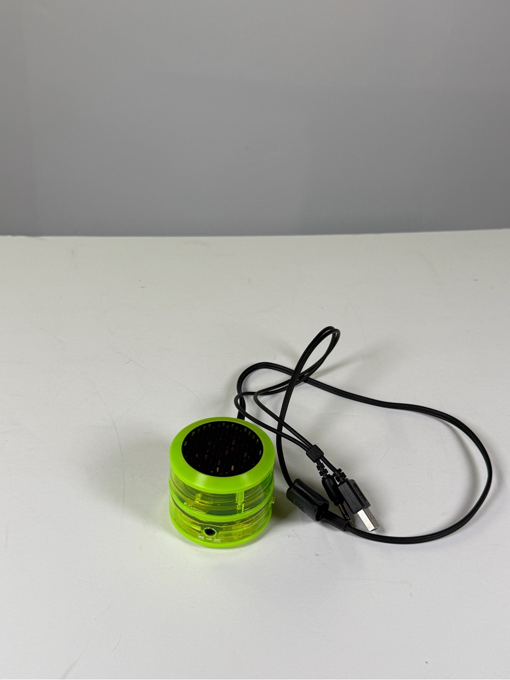 Vintage iHome iHM60 Neon Green Portable Pop-Up Mini Speaker w/ Cord
